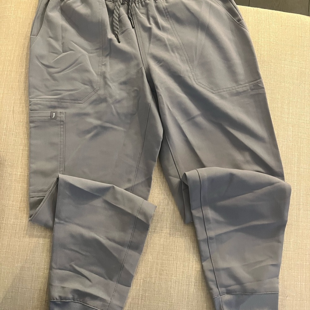 Jaanuu Woman’s Gray scrub set  with Elastic Waistband and Tapered Legs